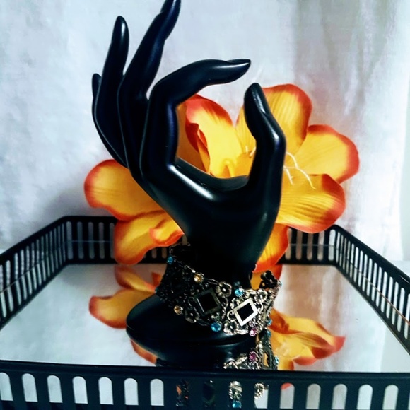 #J8 Floral Design Snap On Bracelet - Picture 8 of 8